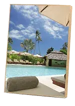 Photo d'un hôtel de luxe dans les tropiques imprimée sur un panneau rigide de format A3